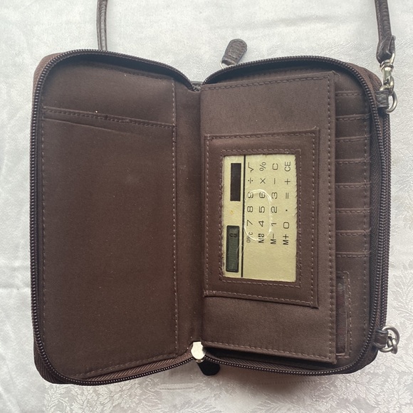 Crossbody multi functional mini handbag. - Picture 5 of 6